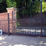 Electric sliding gates, made to measure
